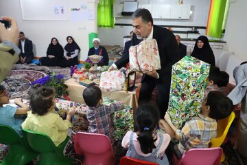 استاندار مازندران در سال جدید به دیدار نوروزی کودکان بی سرپرست رفت