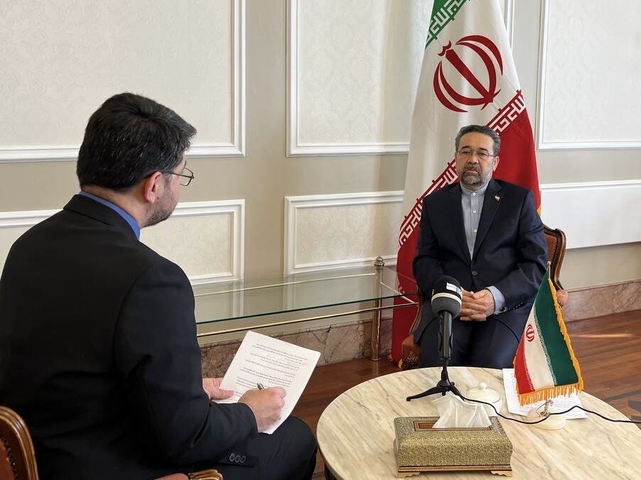 Konsularische Dienstleistungen werden für im Ausland lebende Iraner erbracht, unabhängig von ihrer politischen Zugehörigkeit