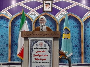 امام جمعه موقت کاشان:مشکلات اقتصادی کشور به دلیل عقب ماندگی های گذشته است