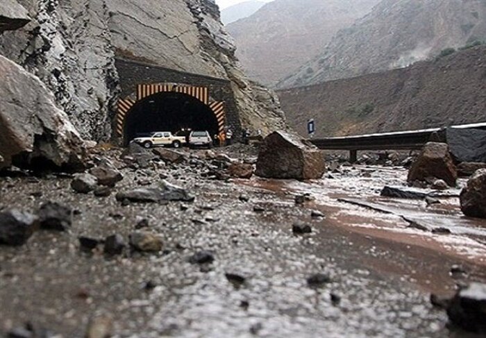 هشدار پلیس راه نسبت به ریزش سنگ در محورهای کوهستانی مازندران