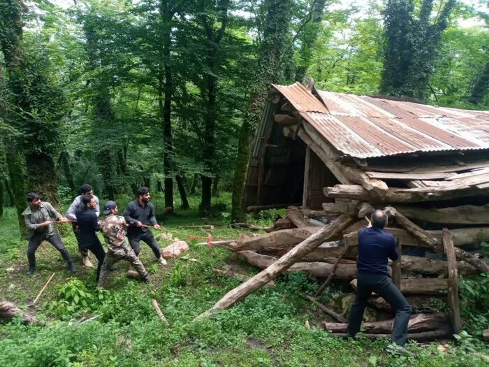 توضیحات منابع طبیعی درباره حمله قاچاقچیان چوب به مقر ایست بازرسی محمولات جنگلی در آمل