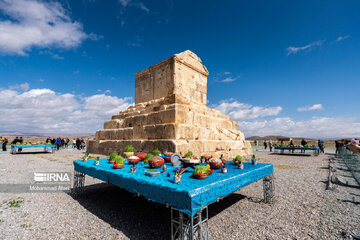 Province de Fars : les touristes visitent les vestiges de la Perse antique