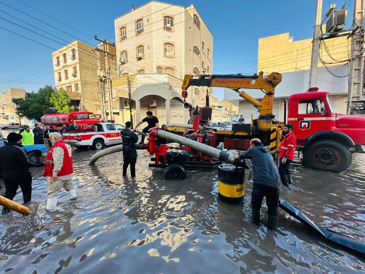 ۶۰ نیروی آتش‌نشان درحال رفع آبگرفتگی اهواز هستند