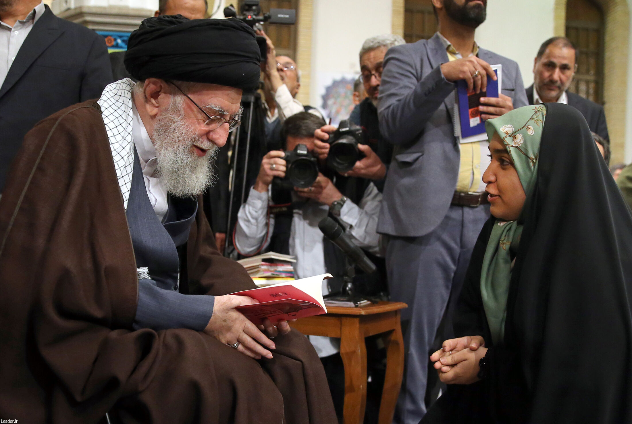 دیدار شاعران با رهبر انقلاب