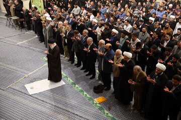 Norouz 2024: un groupe de poètes reçu par le Leader de la Révolution islamique d’Iran, l'ayatollah Seyyed Ali Khamenei. (Photo : https://khamenei.ir/)
