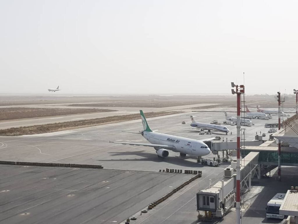 مسؤول : إلغاء جمیع الرحلات الجوية من مطار الإمام الخميني (رض) الدولي حتى صباح الإثنين
