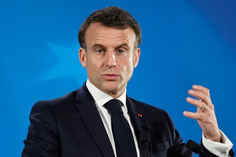 مکرون: فرانسه باید با هر کشوری درگیر با خطر تروریسم همکاری کند