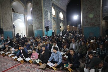 محفل قرآنی با حضور قاریان بین‌المللی در یزد برگزار شد