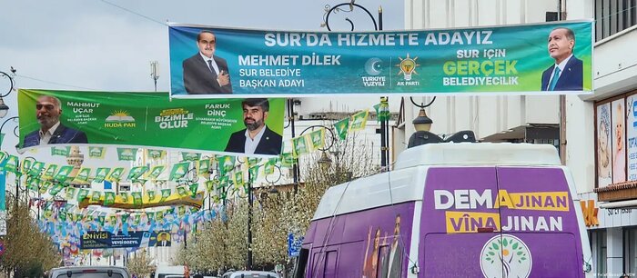 Türkiye Yerel Seçimler İçin Sandık Başında
