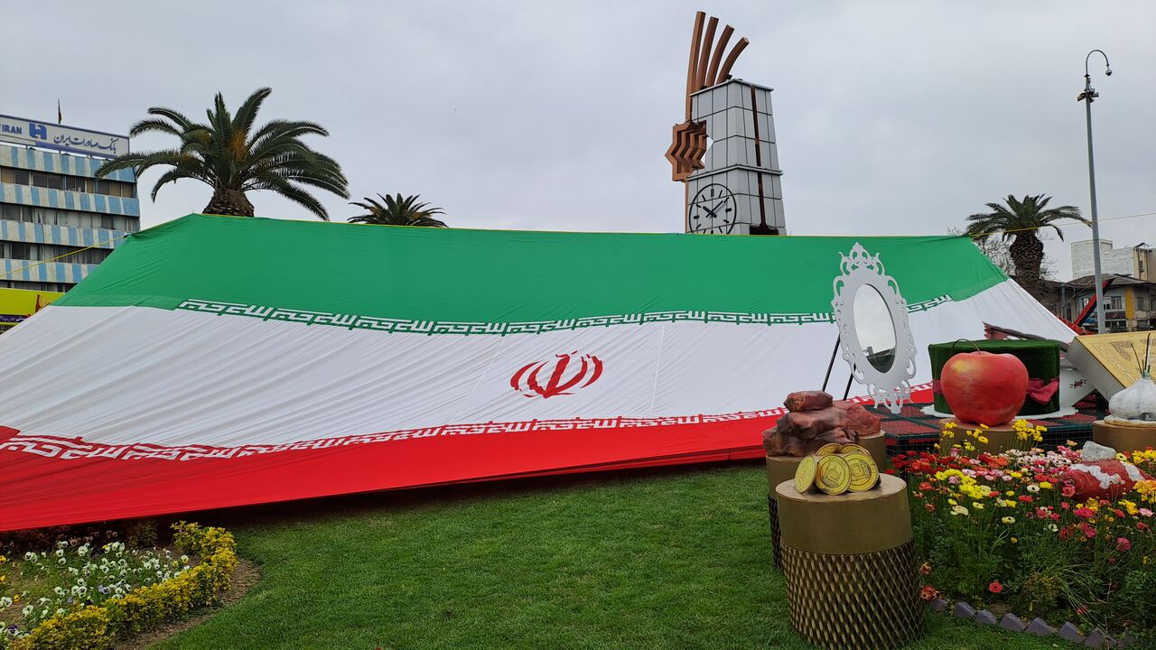 پرچم جمهوری اسلامی ایران در گرگان به اهتزاز در آمد+ فیلم