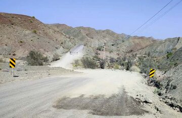 راه ارتباطی ۱۲ روستای عنبرآباد مسدود شد