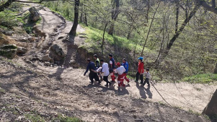 نجات یک گردشگر ۲۱ ساله در آبشار «لوه» شهرستان گالیکش