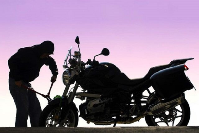 انهدام باند ۳ نفره زورگیر در دولت آباد/دستگیری سارق موتورسیکلت اطراف حرم عبدالعظیم (ع)