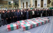 رہبر انقلاب اسلامی نے بیت المقدس کی راہ میں شہید ہونے والوں کی نماز جنازہ پڑھائی