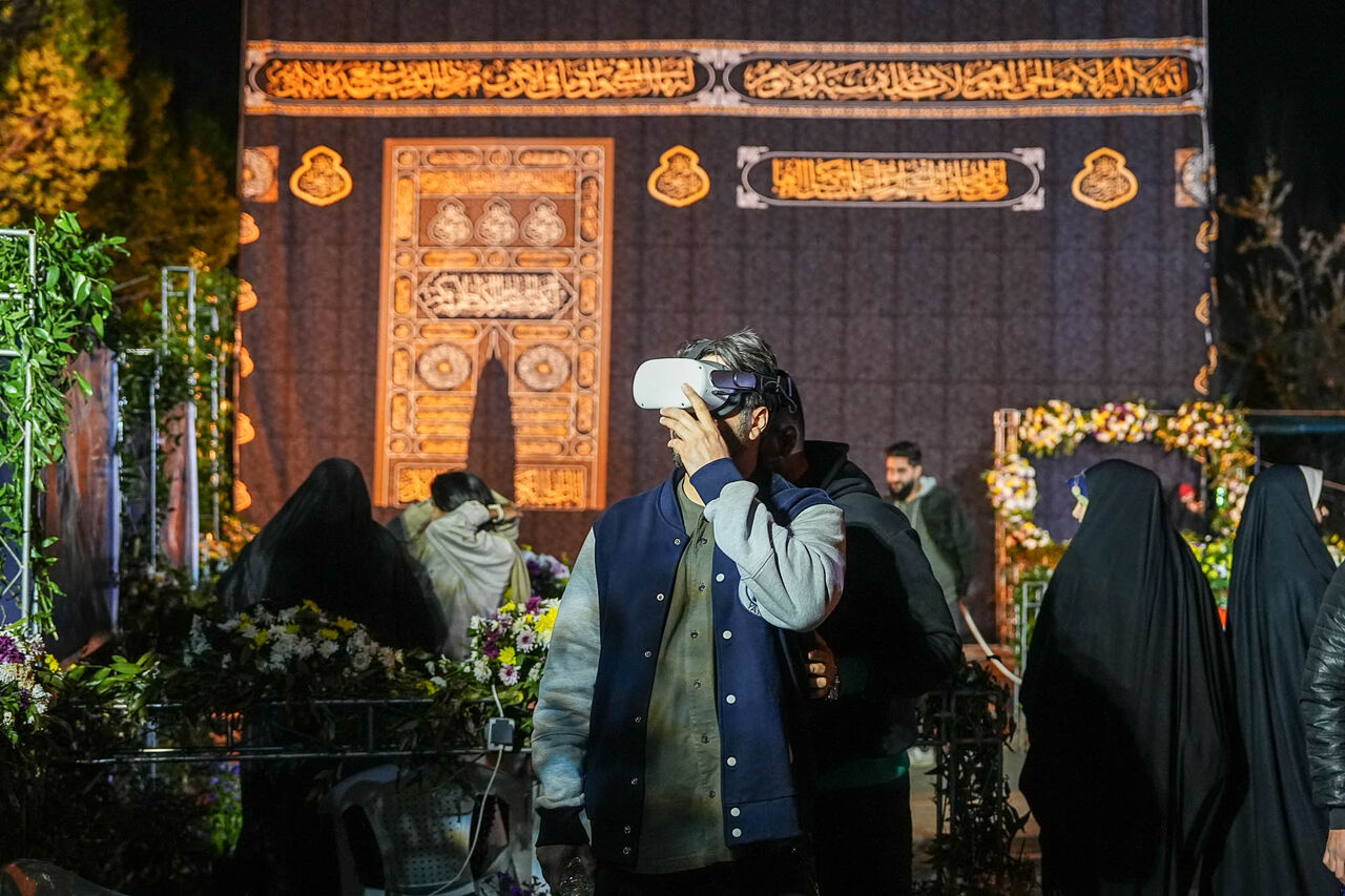 استقبال مردمی از نماد «کعبه ابراهیمی» مستقر در پارک لاله