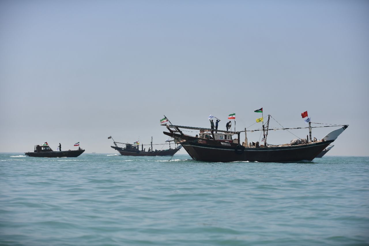 فیلم- رژه شناورهای بسیج دریایی در دهانه اروندرود در حمایت از مردم فلسطین