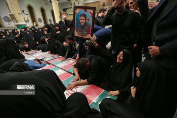 El Ayatolá Jamenei dirige rezo fúnebre por víctimas de ataque del régimen de Israel al Consulado de Irán en Siria