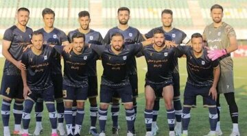 تیم فوتبال چادرملو یزد در یک قدمی لیگ برتر؛ از هول صعود در دیگ بی‌تدبیری نیفتیم