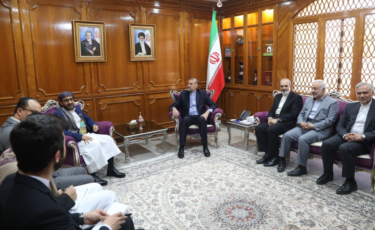 Iran FM meets Yemen's top negotiator in Muscat