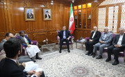 وزير الخارجية الايراني يجري مباحثات في مسقط مع رئيس الوفد اليمني المفاوض