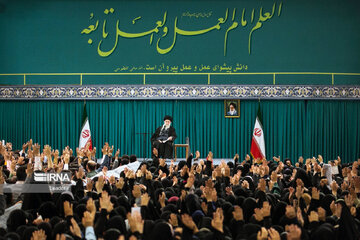 L'Imam Khamenei a reçu en audience des étudiants universitaires