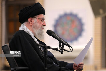 L'Imam Khamenei a reçu en audience des étudiants universitaires