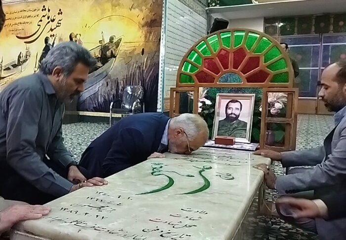 استاندار خوزستان به مقام شامخ شهدا در گلزار شهدای اهواز ادای احترام کرد