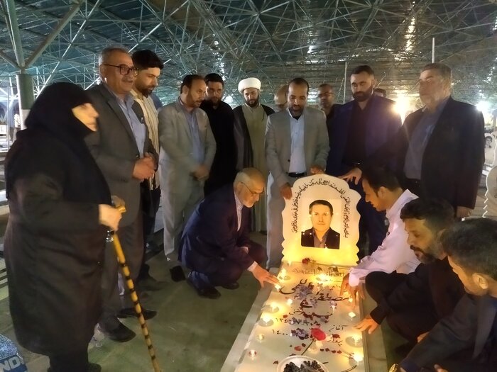 استاندار خوزستان به مقام شامخ شهدا در گلزار شهدای اهواز ادای احترام کرد