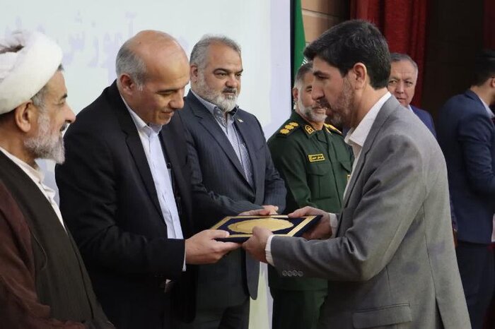 دولت هزار و ۵۰۰ میلیارد ریال تجهیزات آموزشی بین مدارس گلستان توزیع کرد