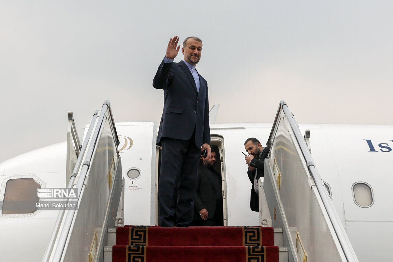 Iran FM off to Muscat to meet top Omani officials