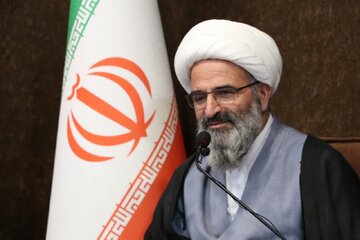 امام جمعه سمنان: مدیران بدون‌چشمداشت خدمت‌رسانی کنند