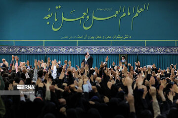 El Líder de la Revolución recibe a un grupo de estudiantes iraníes