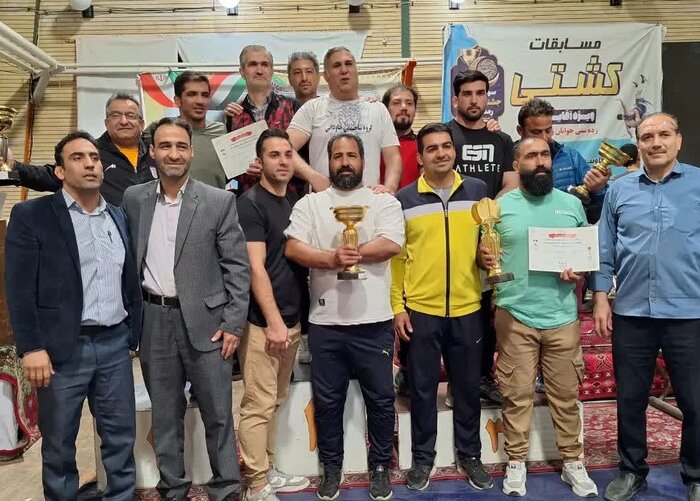 مسابقات کشتی آزاد باشگاه‌های مشهد برگزار شد