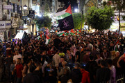 شادی مردم لبنان و کرانه باختری در پی به اسارت در آمدن نظامیان صهیونیست + فیلم