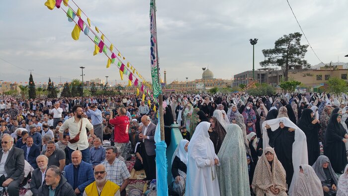 خطیب نماز عید فطر شهر ری : انس با قرآن تقویت کننده تقوا در دل مومنان در ماه رمضان بود