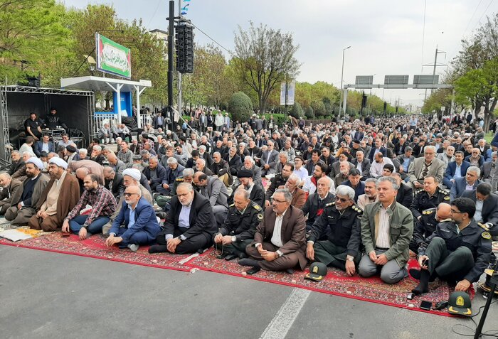 امام جمعه قزوین: عید فطر زمان بازگشت به صداقت و انسانیت است