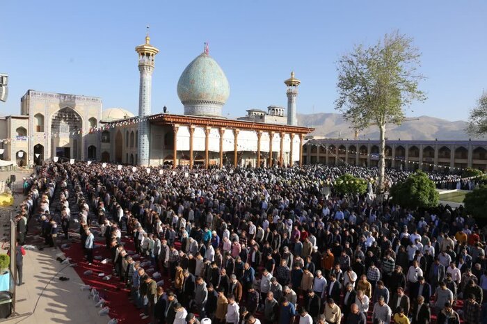 امام جمعه شیراز : مردم برای  تحقق شعار سال به میدان بیایند + فیلم