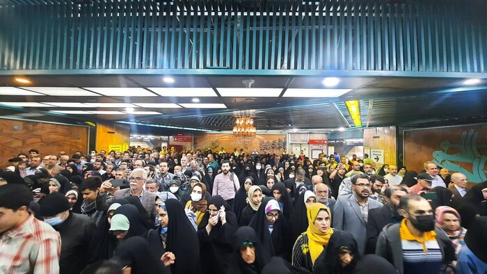 مترو تهران بی وقفه خدمات به عزاداران مراسم تشییع شهدای خدمت ارائه داد