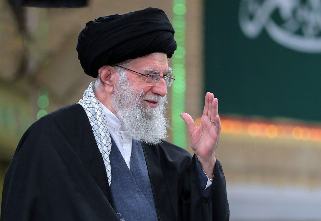 قائد الثورة الاسلامية يستقبل سفراء الدول الإسلامية