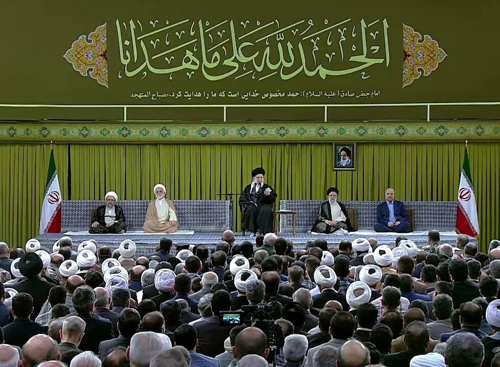 Líder Supremo: La ayuda de los gobiernos islámicos al régimen sionista es “una traición a la comunidad islámica”