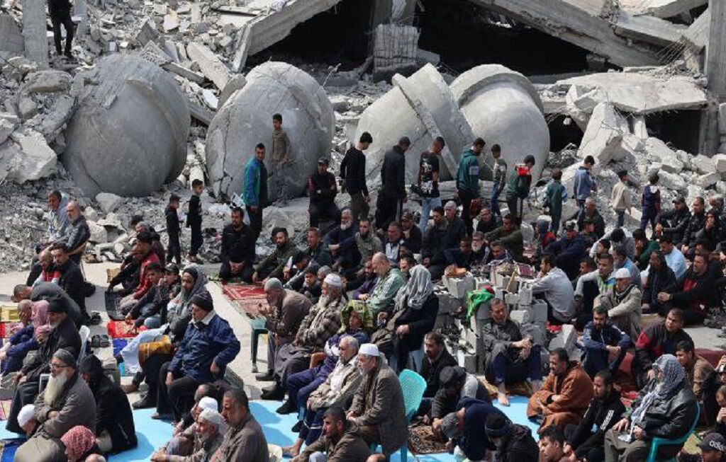 غزہ پٹی میں تباہ شدہ مسجدوں میں نماز عید