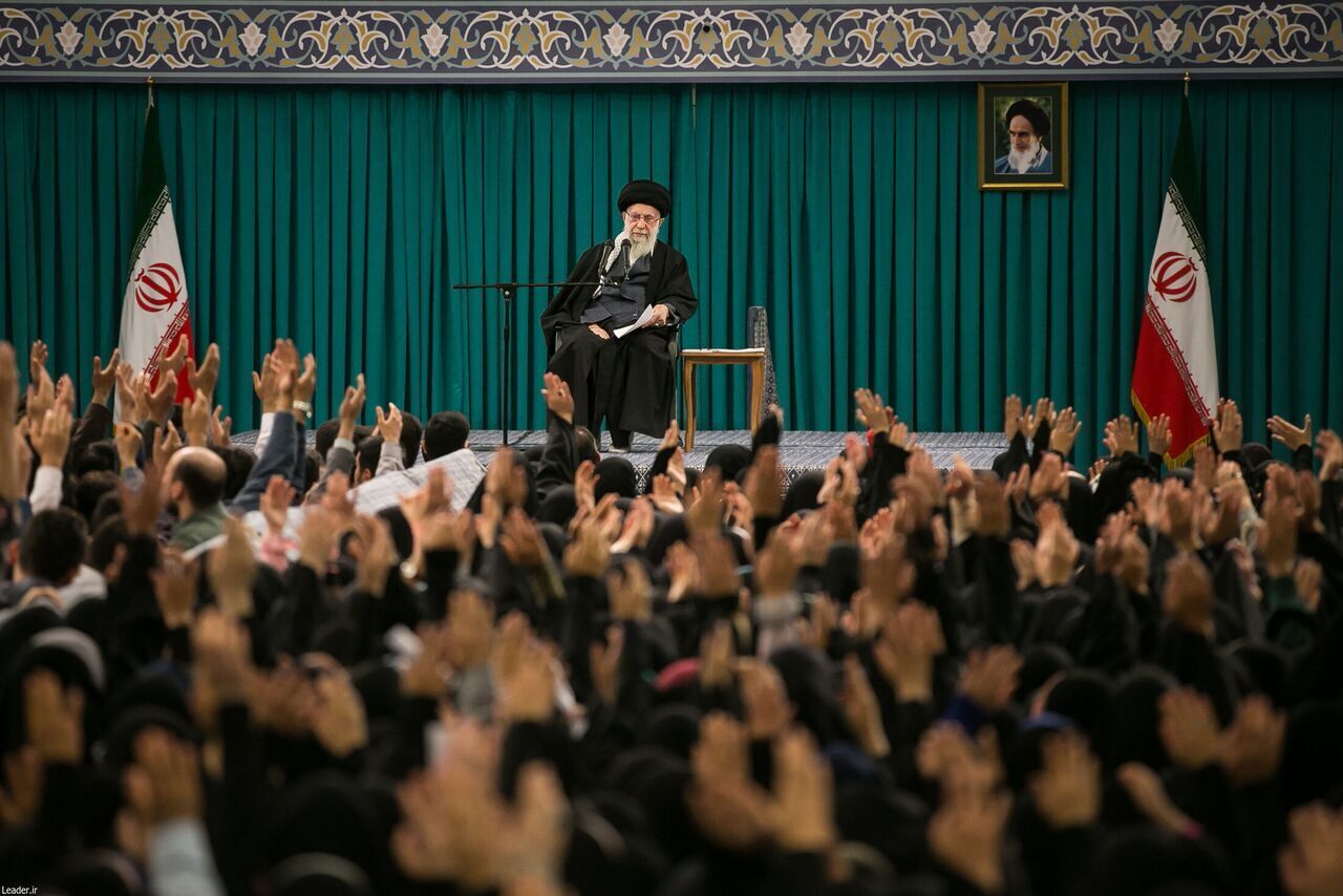 مناشدة الطلاب الإيرانيين لإرسالهم إلى جبهات الحرب مع الکیان الصهيوني