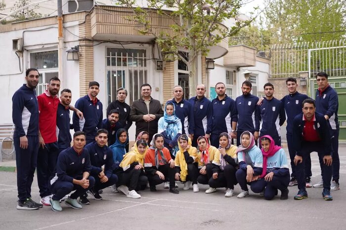 تیم ملی فوتسال پیش از مسابقات جام ملتهای آسیا به زیارت امام رضا(ع) آمدند