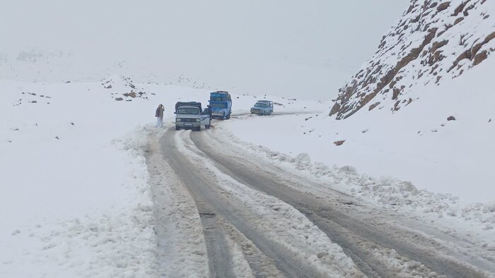 برف بهاری گردشگران خلخال را غافلگیر کرد