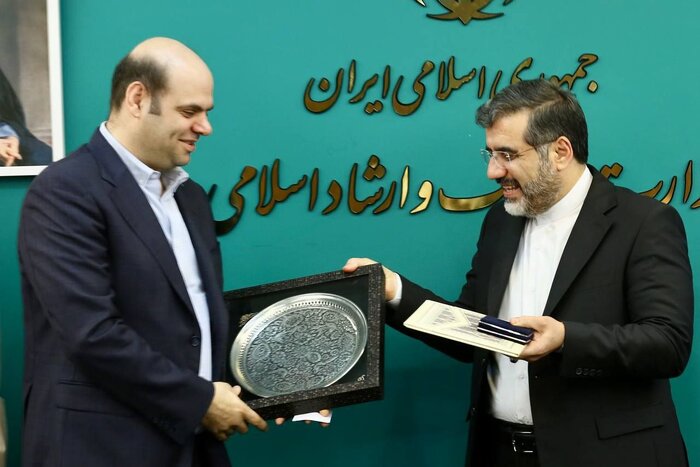 وزیر فرهنگ: افتخار سربازی رهبر انقلاب و نظام را با هیچ موردی عوض نمیکنیم