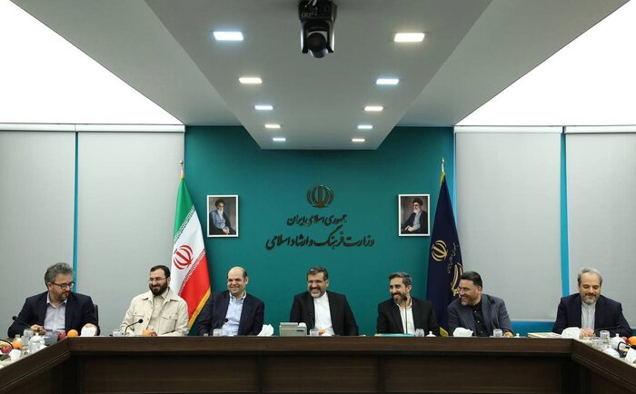 وزیر فرهنگ: افتخار سربازی رهبر انقلاب و نظام را با هیچ موردی عوض نمیکنیم