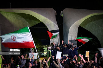 Scènes de liesse à Téhéran après la réponse héroïque d’Iran contre Israël
