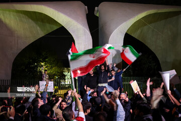 Scènes de liesse à Téhéran après la réponse héroïque d’Iran contre Israël