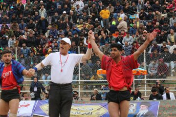 Tournoi international de lutte traditionnelle Bachukheh à Esfarayen