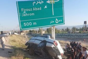 برخورد خودرو با تابلو راهنمایی در فارس یک کشته داشت